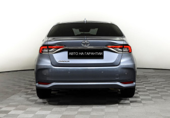 Подержанный автомобиль Toyota Corolla Sedan 2021 года (6 фото)