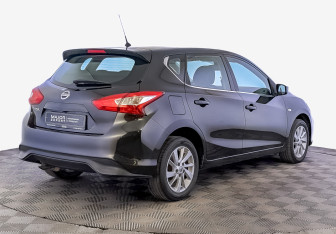 Подержанный автомобиль Nissan Tiida Hatchback 2015 года (5 фото)