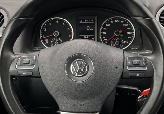 Подержанный автомобиль Volkswagen Tiguan 2011 года (15 фото)