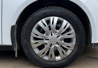 Подержанный автомобиль Ford Focus Hatchback 2013 года (13 фото)
