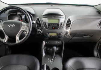 Подержанный автомобиль Hyundai ix35 2010 года (11 фото)
