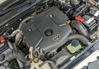 Подержанный автомобиль Toyota Hilux 2015 года (9 фото)