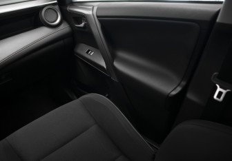 Подержанный автомобиль Toyota RAV4 2016 года (22 фото)