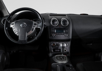 Подержанный автомобиль Nissan Qashqai 2012 года (12 фото)