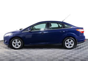 Подержанный автомобиль Ford Focus Sedan 2011 года (8 фото)