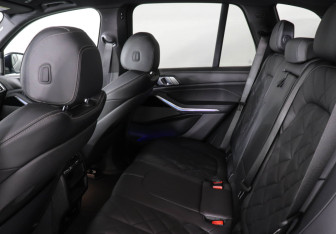 Подержанный автомобиль BMW X5 2024 года (14 фото)