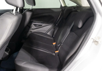 Подержанный автомобиль Ford Fiesta Sedan 2015 года (9 фото)