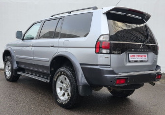 Подержанный автомобиль Mitsubishi Pajero Sport 2005 года (7 фото)
