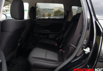 Подержанный автомобиль Mitsubishi Outlander 2019 года (8 фото)