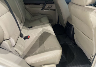 Подержанный автомобиль Mitsubishi Pajero 2019 года (11 фото)