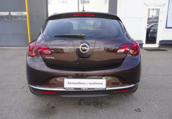 Подержанный автомобиль Opel Astra Hatchback 2014 года (6 фото)