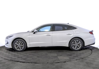 Подержанный автомобиль Hyundai Sonata 2020 года (8 фото)