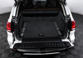 Подержанный автомобиль BMW X5 2016 года (10 фото)