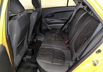 Подержанный автомобиль Kia Picanto 2011 года (11 фото)