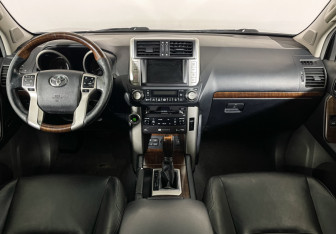 Подержанный автомобиль Toyota Land Cruiser Prado 2010 года (12 фото)