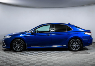 Подержанный автомобиль Toyota Camry Sedan 2021 года (8 фото)
