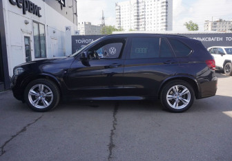 Подержанный автомобиль BMW X5 2018 года (8 фото)