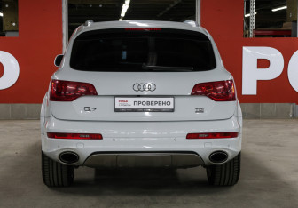 Подержанный автомобиль Audi Q7 2014 года (6 фото)