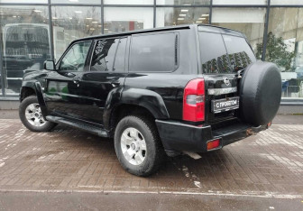 Подержанный автомобиль Nissan Patrol 2005 года (6 фото)