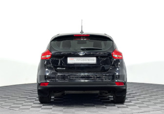 Подержанный автомобиль Ford Focus Hatchback 2017 года (6 фото)