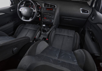 Подержанный автомобиль Citroen C4 Hatchback 2011 года (13 фото)