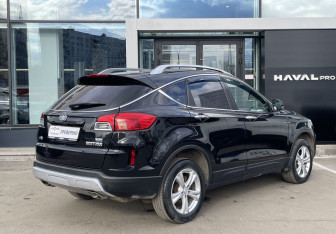 Подержанный автомобиль FAW Besturn X80 2017 года (5 фото)