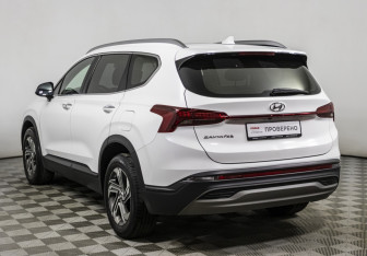 Подержанный автомобиль Hyundai Santa Fe 2021 года (7 фото)