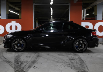 Подержанный автомобиль BMW M2 2019 года (8 фото)