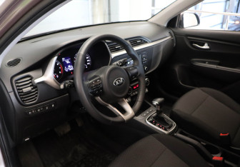 Подержанный автомобиль Kia Rio Hatchback 2021 года (7 фото)