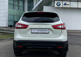 Подержанный автомобиль Nissan Qashqai 2014 года (6 фото)