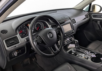 Подержанный автомобиль Volkswagen Touareg 2016 года (15 фото)