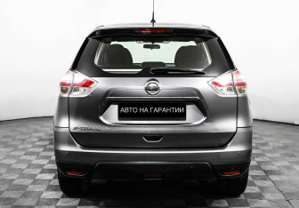 Подержанный автомобиль Nissan X-Trail 2016 года (6 фото)