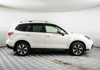 Подержанный автомобиль Subaru Forester Suv 2017 года (4 фото)