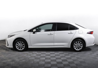 Подержанный автомобиль Toyota Corolla Sedan 2019 года (8 фото)