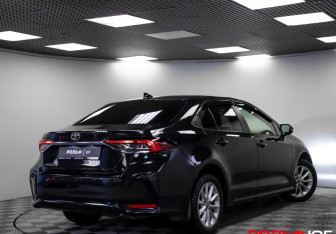 Подержанный автомобиль Toyota Corolla Sedan 2019 года (27 фото)