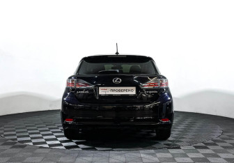Подержанный автомобиль Lexus CT 2011 года (6 фото)