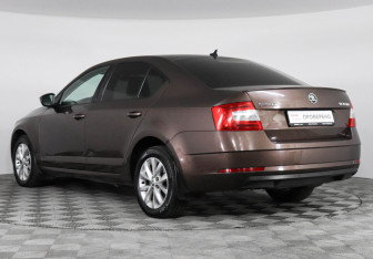 Подержанный автомобиль Skoda Octavia Liftback 2017 года (7 фото)