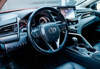 Подержанный автомобиль Toyota Camry Sedan 2021 года (13 фото)