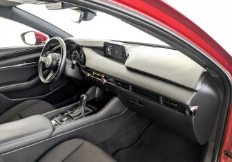 Подержанный автомобиль Mazda 3 Hatchback 2019 года (11 фото)