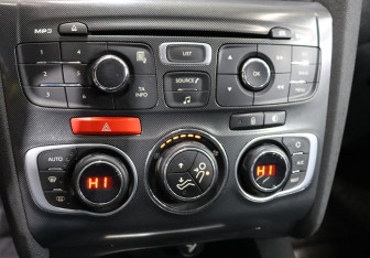 Подержанный автомобиль Citroen C4 Hatchback 2011 года (18 фото)