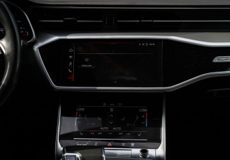 Подержанный автомобиль Audi A6 Sedan 2021 года (12 фото)