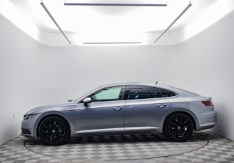 Подержанный автомобиль Volkswagen Arteon 2020 года (8 фото)