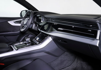 Подержанный автомобиль Audi Q8 2022 года (11 фото)