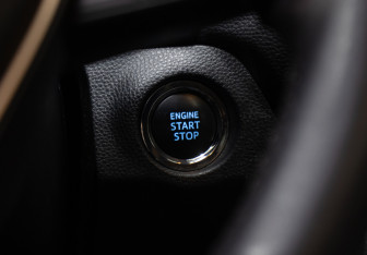 Подержанный автомобиль Toyota RAV4 2022 года (19 фото)