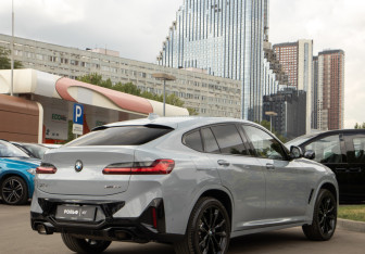 Подержанный автомобиль BMW X4 2024 года (4 фото)