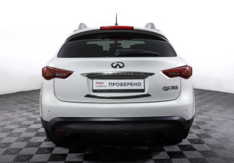 Подержанный автомобиль Infiniti QX70 2015 года (6 фото)