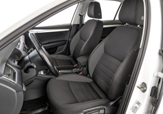 Подержанный автомобиль Skoda Octavia Liftback 2019 года (20 фото)