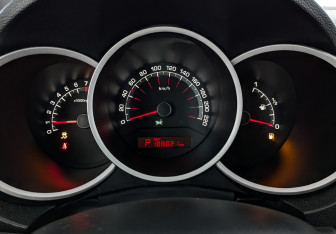 Подержанный автомобиль Kia Venga 2013 года (16 фото)