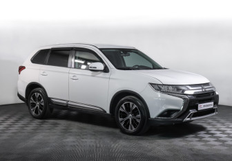Подержанный автомобиль Mitsubishi Outlander 2019 года (3 фото)