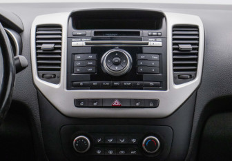 Подержанный автомобиль Kia Venga 2015 года (14 фото)
